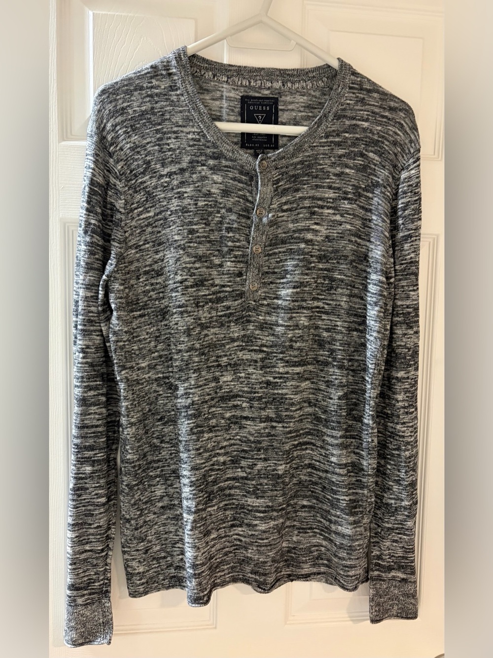 Wonderful Women’s Guess long sleeve light knit shirt.